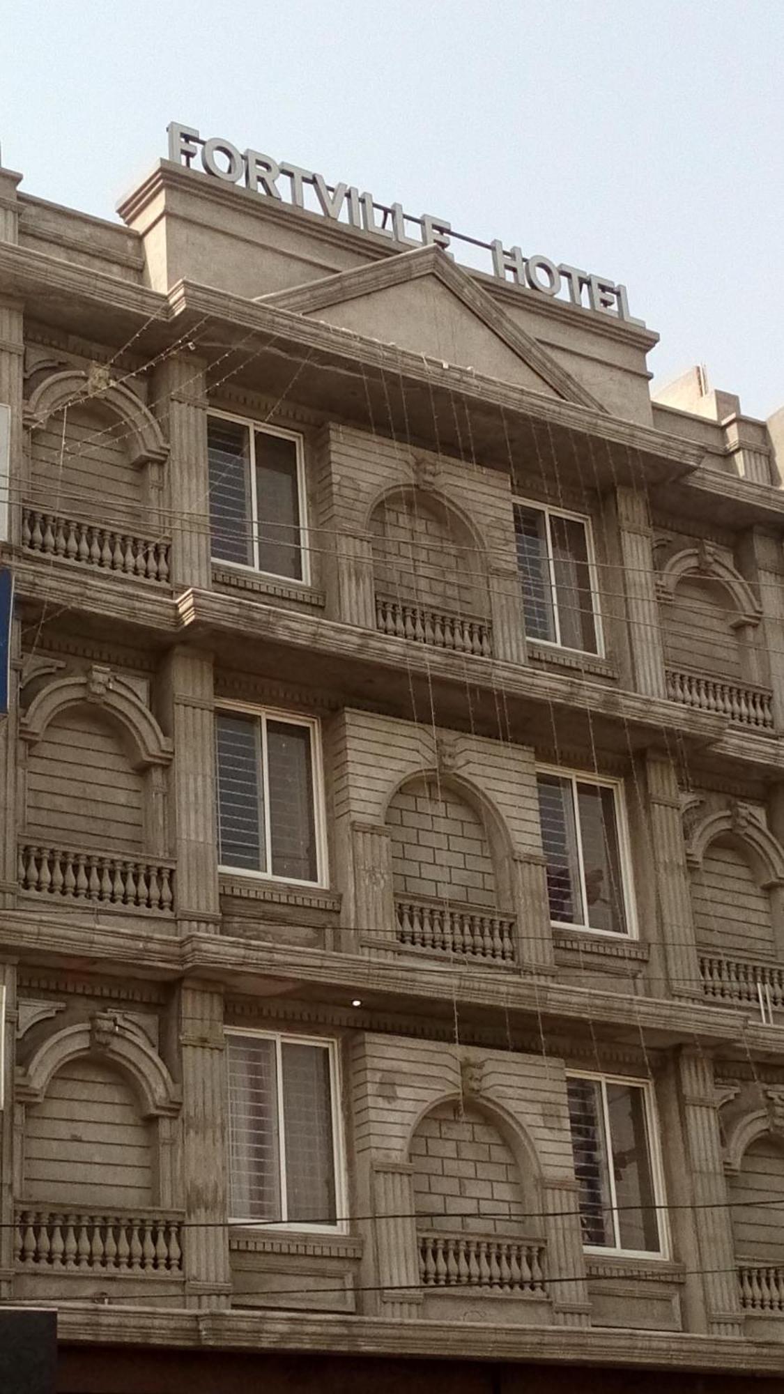 Fortville Hotel - Lahore Extérieur photo