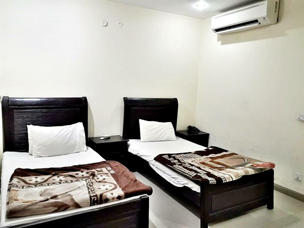 Fortville Hotel - Lahore Extérieur photo