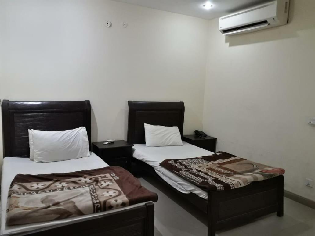 Fortville Hotel - Lahore Extérieur photo